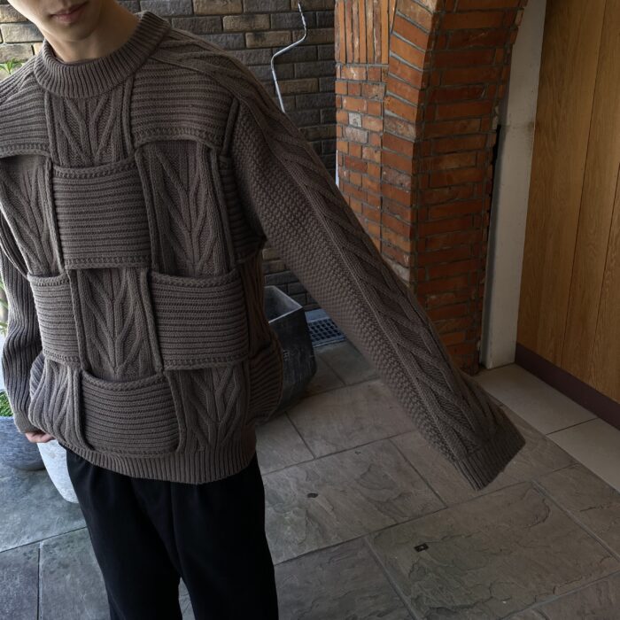 YOKE Crossing Cable Crew Neck Knit